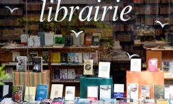 La maire de Paris Anne Hidalgo annonce "une initiative commune", avec d'autres villes, "pour autoriser la réouverture des librairies indépendantes", fermées pour cause de confinement