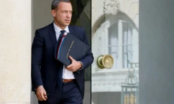 Le secrétaire d'Etat chargé de l'Enfance Adrien Taquet quitte le palais de l'Elysée le 29 septembre 2021 à Paris