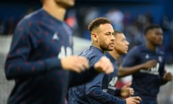 Les stars du PSG Neymar et Mbappé à l'échauffement avant le choc contre l'OM, le 17 avril 2022 au Parc des Princes
