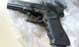 Un agent du FBI a tiré accidentellement dans un bar de Denver en effectuant un saut périlleux