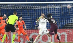 L'attaquant italien du Paris-SG, Moïse Kean (d), auteur d'un doublé lors du match de groupes de la Ligue des champions face au Basaksehir, à Istanbul, le 28 octobre 2020