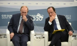 Les présidents français et russe, François Hollande (D) et Vladimir Poutine durant le sommet du G20 à Saint-Pétersbourg, le 6 septembre 2013