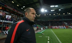 L'entraĂźneur de Monaco Leonardo Jardim observe le match face Ă Caen, le 4 mars 2016 au stade Michel-d'Ornano