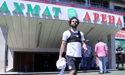 L'attaquant de l'Egypte, Mohamed Salah , arrivant pour un entraînement au stade  Akhmat Arena de Grozny en Tchétchénie, le 13 juin 2018 