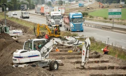 Les premiers travaux d'un nouveau mur pour prévenir l'intrusion de migrants, ont débuté le 20 septembre 2016, à Calais