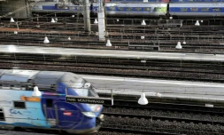 La SNCF a conseillé à ses "clients de reporter leurs déplacements" mercredi, au deuxiÚme jour de fortes chutes de neige qui rendent difficile la circulation des trains de banlieue ou à grande vitesse en Ile-de-France
