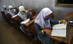 Dans une école de Karachi (Pakistan), où les établissements scolaires ont rouvert après environ six mois, le 15 septembre 2020