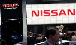 Logos des constructeurs automobiles japonais Honda et Nissan, le 4 mars 2009 à Genève