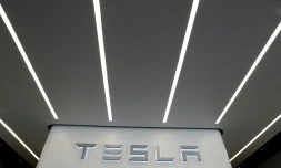 Le constructeur américain de voitures électriques Tesla a dévoilé mardi une nouvelle batterie capable pour la premiÚre fois de faire dépasser à son Model S les 600 kilomÚtres d'autonomie