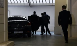 François Fillon (3e à droite) s'apprête à déjeuner avec Nicolas Sarkozy, à Paris, le 15 février 2017