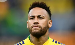 L'attaquant du Brésil Neymar avant le coup d'envoi du match amical contre le Qatar, le 6 juin 2019 à Brasilia
