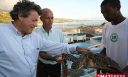 Dimanche 6 juillet 2008 - Saint-Gilles de La Réunion - Jean-Louis Borloo, ministre de l'écologie est en visite pour 48 heures dans l'île