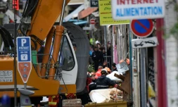 Les pompiers évacuent les corps des décombres des immeubles effondrés à Marseille, le 6 novembre 2018