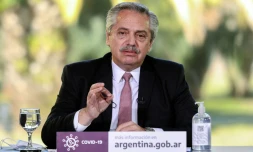 Photo fournie par la présidence argentine du chef d'Etat Alberto Fernåndez, annonçant la restructuration de la dette du pays le 4 août 2020 depuis sa résidence à Olivos