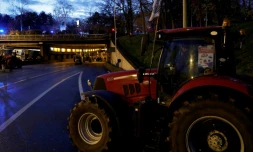 Des agriculteurs ont garé leurs tracteurs sur le périphérique, à Paris le 27 novembre 2019 lors d'une manifestation