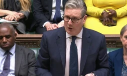 Image tirée d'une séquence diffusée par l'Unité d'enregistrement du Parlement britannique (PRU) sur le site web Parliament TV, le 2 mars 2026, montrant le Premier ministre britannique, Keir Starmer, s'exprimant devant le Parlement sur la situation au Moyen-Orient