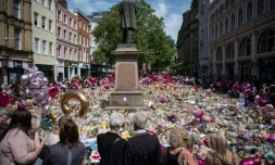 Des bouquets et messages déposés sur St Ann's Square in Manchester, photographiés le 31 mai 2017 en hommage aux victimes de l'attentat du 22 mai