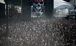 Des participants au grand festival metal Hellfest, le 17 juin 2022 à Clisson (Loire-Atlantique)