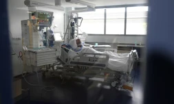 Un patient atteint du Covid-19 placé en réanimation au CHU de Strasbourg, le 22 octobre 2020