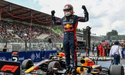 Le Néerlandais Max Verstappen exulte aprÚs sa victoire lors du GP de Belgique, à Spa-Francorchamps, le 30 juillet 2023