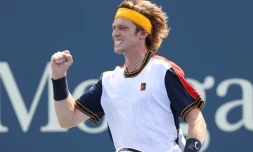 Le Russe Andrey Rublev se qualifie pour le 2e tour de l'US Open de tennis en battant le Croate Ivo Karlovic le 30 août 2021 à New York