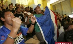 Dimanche 24 Août 2008
gymnase de Champ Fleuri à Saint-Denis une centaine de supporters ont assisté au match sur un écran géant