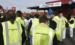 Manifestation de salariés d'Air France contre les mises en garde à vue, le 12 octobre 2015 à Roissy-en-France 