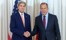 Le secrétaire d'Etat américain John Kerry et son homologue russe Sergueï Lavrov, à l'issue d'une réunion marathon sur le dossier syrien, le 26 août 2016 à Genève