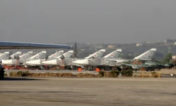 Des avions russes dans la base militaire russe de Hmeimim dans la province de Lattaquié au nord-ouest de la Syrie le 16 février 2016