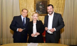 Les trois alliés de la coalition de droite - extrême droite en Italie : Silvio Berlusconi, Giorgia Meloni et Matteo Salvini (de g à d) 