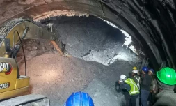 Des sauveteurs sur le site de l'effondrement d'un tunnel dans le district d'Uttarkashi, dans l'Ătat d'Uttarakhand, le 13 novembre 2023 en Inde