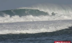 Jeudi 4 Août 2008

Houle à Saint-Gilles (ouest de l'île)