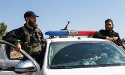 Des membres des forces de sécurité syriennes se déploient dans Walgha, près de Soueida, le 19 juillet 2025