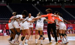 Les Bleues, impressionnantes face à la Russie, sont sacrées championnes olympiques à Tokyo, le 8 août 2021  
