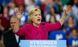 La candidate démocrate Hillary Clinton s'exprime devant ses partisans, lors d'un meeting à Philadelphie, le 29 juillet 2016