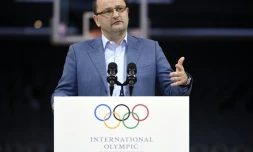 Le chef de la commission d'évaluation du CIO Patrick Baumann, lors d'un point de presse à Los Angeles, le 12 mai 2017 avant de rallier Paris