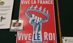 Un colloque organisé samedi après-midi à Paris par le mouvement royaliste Action française pourra finalement se tenir, la justice ayant suspendu l'interdiction prononcée vendredi