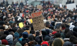 Des manifestants à Bobigny en soutien à Théo, jeune homme victime d'un viol présumé lors d'une interpellation brutale à Aulnay-sous-Bois (Seine-Saint-Denis), le 11 février 2017 