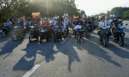 Manifestants contre le coup d'Etat en Birmanie à Naypyidaw, le 12 février 2021