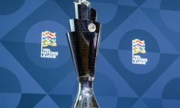 Le trophée de la ligue des nations exposé au siÚge de l'UEFA à Nyon, le 16 décembre 2021