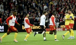 La joie des Lensois, aprÚs avoir remporté le derby, 2-1 face à Lille, lors de la 32e journée de Ligue 1, le 16 avril 2022 au Stade Pierre-Mauroy à Villeneuve-d'Ascq