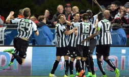 La joie des Angevins après le but de Thomas Mangani contre Guingamp en demi-finale de Coupe de France, le 25 avril 2017 au stade Raymond Kopa