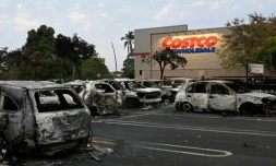 Des véhicules calcinés sur le parking d'un magasin Costco à Puerto Vallarta, dans l'Etat de Jalisco, au Mexique, le 23 février 2026
