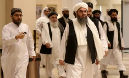 Des membres de la délégation des talibans arrivent à la conférence de dialogue interafghan à Doha, capitale du Qatar le 7 juillet 2019