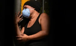 Une femme pleure un proche décédé du Covid-19 à l'hÎpital de Tegucigalpa, Honduras, le 19 juin 2020