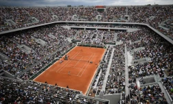 Le court Philippe Chatrier, lors de la premiÚre journée de l'édition 2019 du tournoi de tennis de Roland Garros à Paris, le 26 mai 2019.
