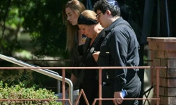 Valentyna la mère de la petite Matilda arrive aux funérailles de sa fille le 18 décembre 2025.