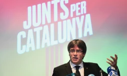 Le chef de l'exécutif catalan déchu Carles Puigdemont lors d'une conférence de presse, le 25 novembre 2017 à Bruges
