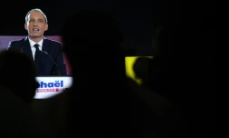 Raphaël Glucksmann prononce un discours aprÚs l'annonce de sa victoire à la primaire de la gauche sociale-démocrate, le 11 octobre 2026 à Paris