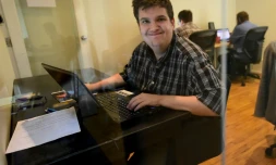 Corey Weiss, autiste, travaille comme analyste à Mindspark à Santa Monica, le 24 août 2016